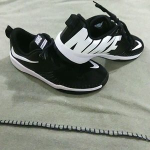 Price drop!!! 💕💞Nike Team Hustle D7